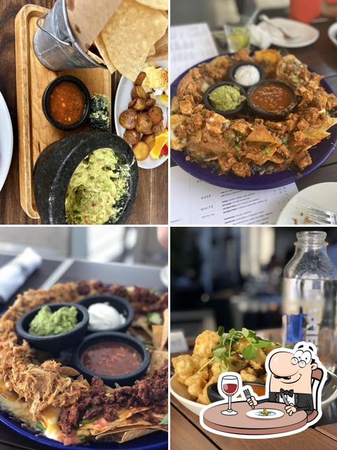 Moxies Houston Restaurant, 5000 Westheimer Rd in Houston Restaurant