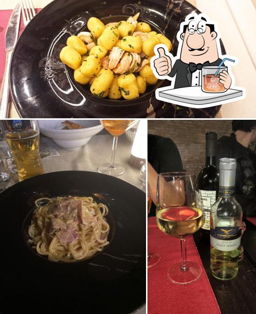 Questa è la immagine che raffigura la bevanda e cibo di Osteria alla Bandiera