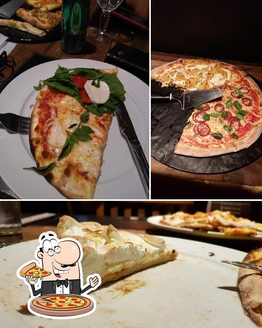 Escolha pizza no Quattro Pizza Bar