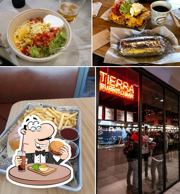Гамбургер в "Tierra Burrito Bar"