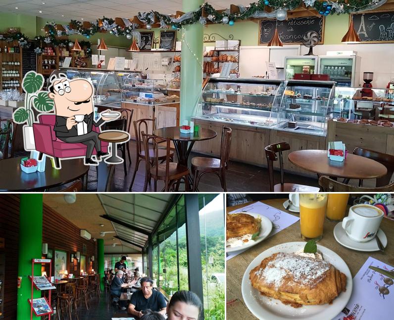 Sente em uma das mesas no Café François Corporate Park/SC-401