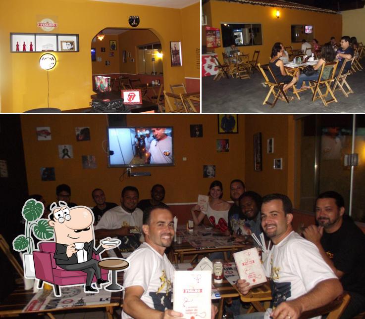 O interior do Fialho Steak Burger