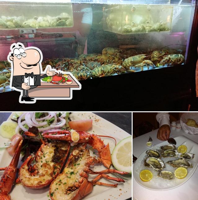 Try out seafood at El Faro Restaurante