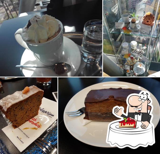 KOWALSKI café & bistro I panoramabar / Neue Mitte Lehen offers a variety of desserts
