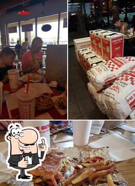 Five Guys, 801 Northcrest Shopping Center in Fort Wayne Restaurant