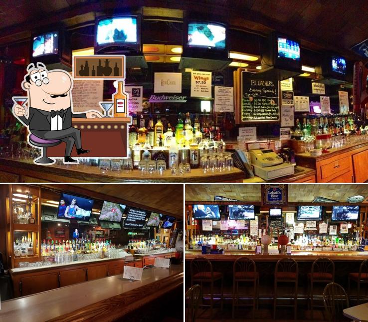 Bleachers Sports Bar in Hancock Restaurant menu and reviews