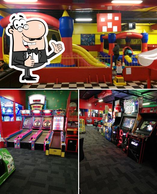 Rack N Roll Family Fun Center in Passaic Restaurant reviews