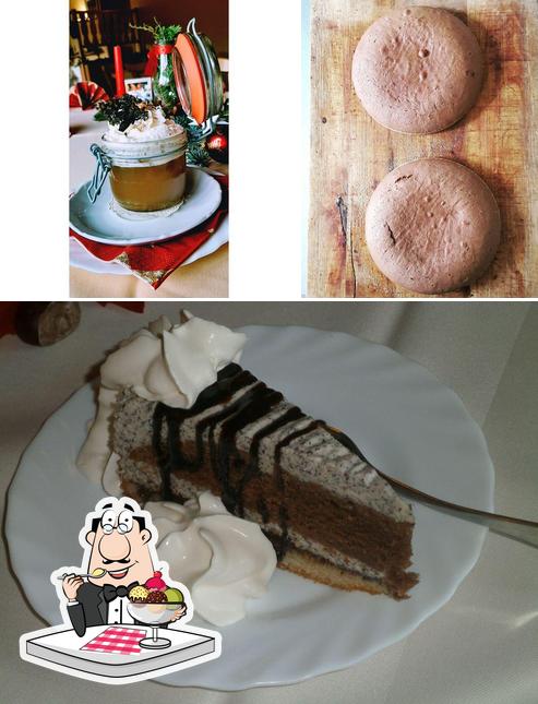 Gaststätte und Pension Zum Wanderfreund provides a selection of desserts