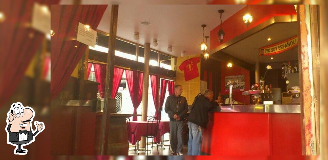 Installez-vous à l'une des tables de El Prado