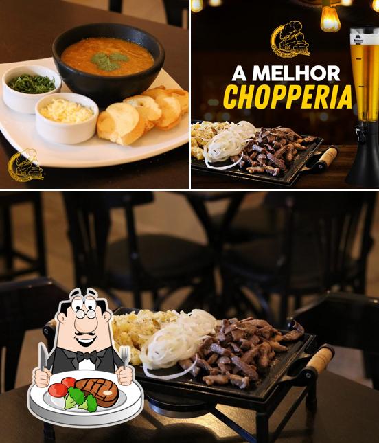 Escolha pratos de carne no Estação Do Chopp