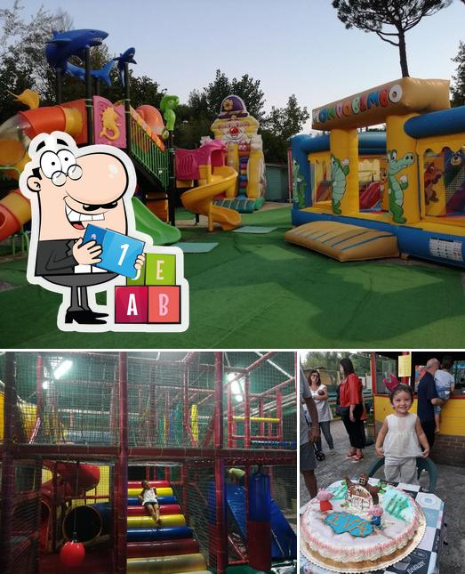 Tra le varie cose da Spazio 2000 si possono trovare la area giochi e torta