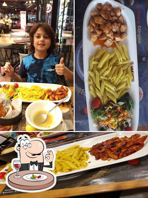 Tavuk Dunyasi Izmir Girne Bulvari Turkey Girne Blv No 177 A Restaurant Reviews