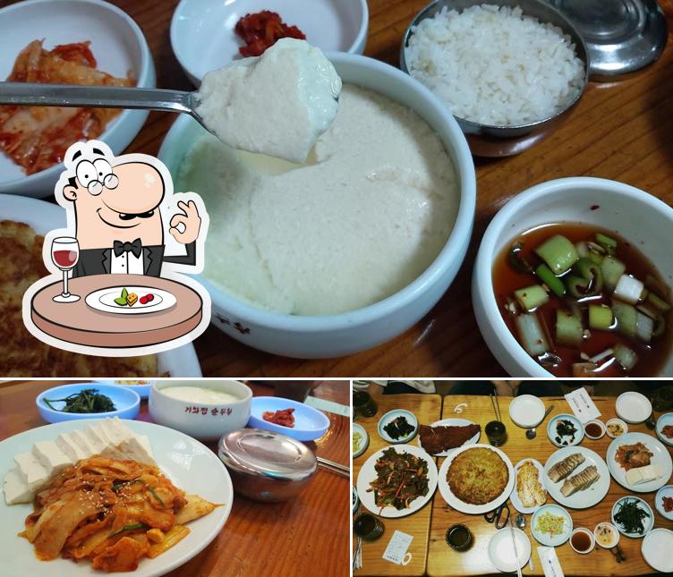 Comida en 기와집순두부 조안본점