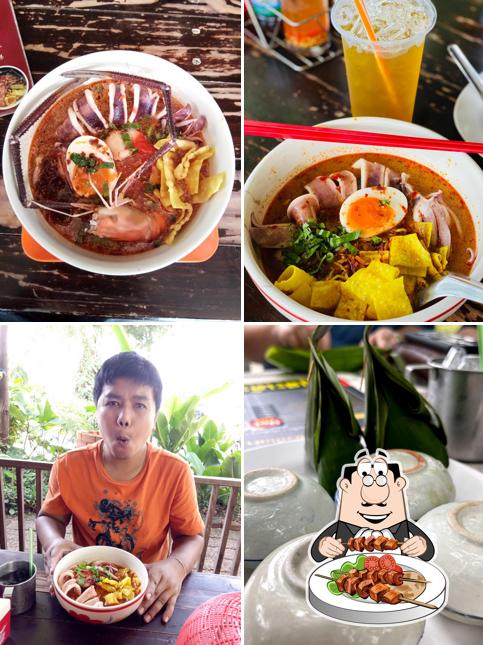 Food at Chalerm Thai Noodle