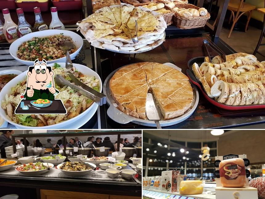 Comida em Padaria Dona Deôla