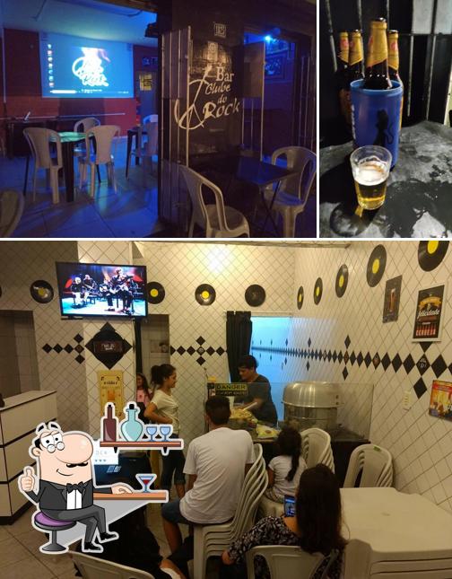 A ilustração do Bar Clube do Rock’s interior e cerveja