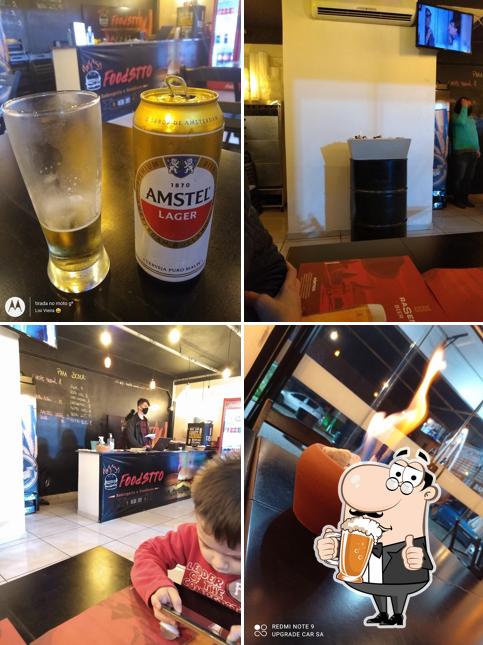 Peça um copo de cerveja leve ou escura