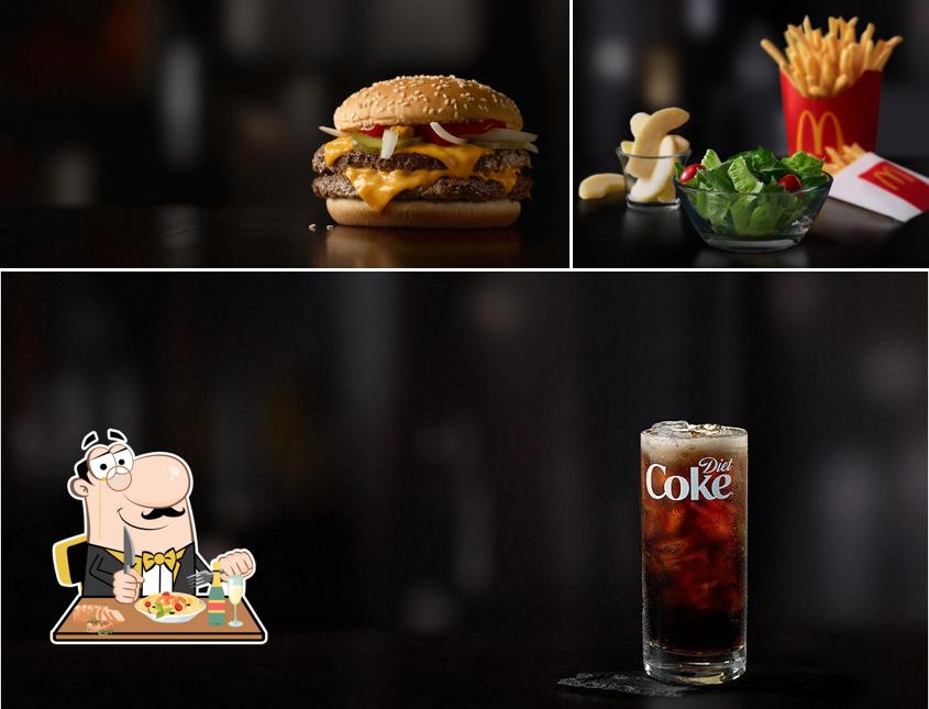 Это фото, где изображены еда и пиво в McDonald's Winnemucca