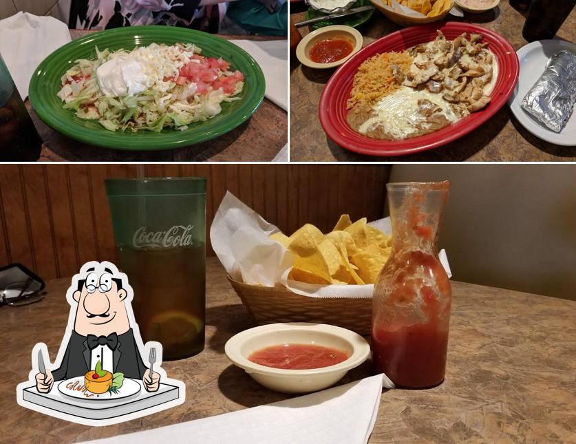 Еда в "Monterrey Mexican Restaurant"