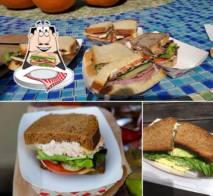 Закажите бутерброды в "Cantina @ San Benito House"