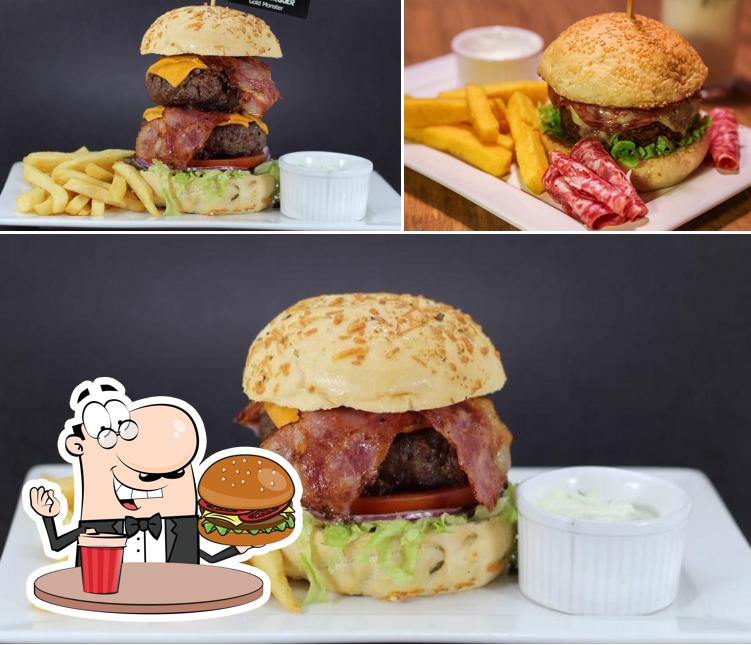 Delicie-se com um hambúrguer no Gold Burguer