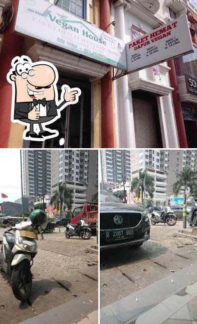 Vegan House restaurant, West Jakarta, Jl. Taman Palem Lestari Blok G2