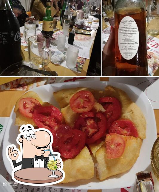 Dai un’occhiata alla foto che raffigura la bevanda e cibo di Mastropizza