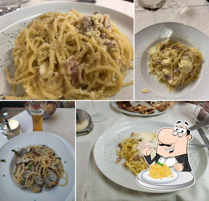 Spaghetti à la carbonara à Pizzeria Santa Lucia - Spaghetti House