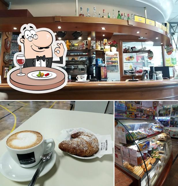 La immagine di cibo e bancone da bar da Bar Ristorante Stazione