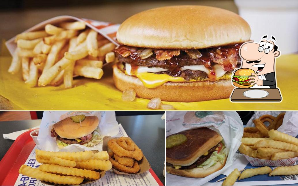 Pide una hamburguesa en What-A-Burger