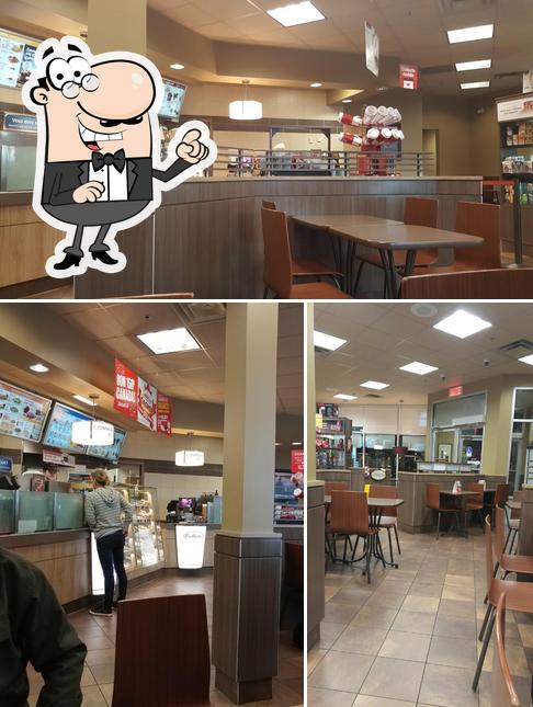 L'intérieur de Tim Hortons