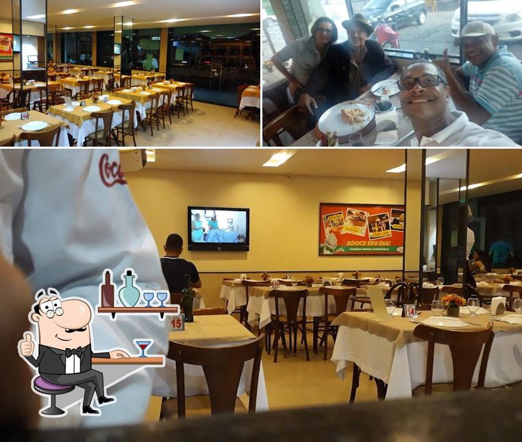 Sente em uma das mesas no Pizzaria Atlântico Paissandu