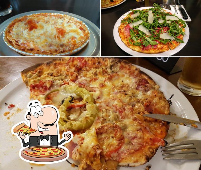 Order pizza at Pizza Da Pietro