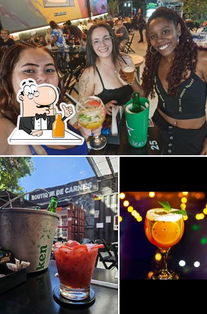 Desfrute de uma bebida no Food Park Soberano