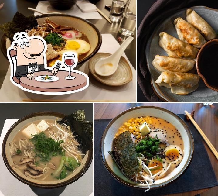 Platos en Oishi Ramen Bar