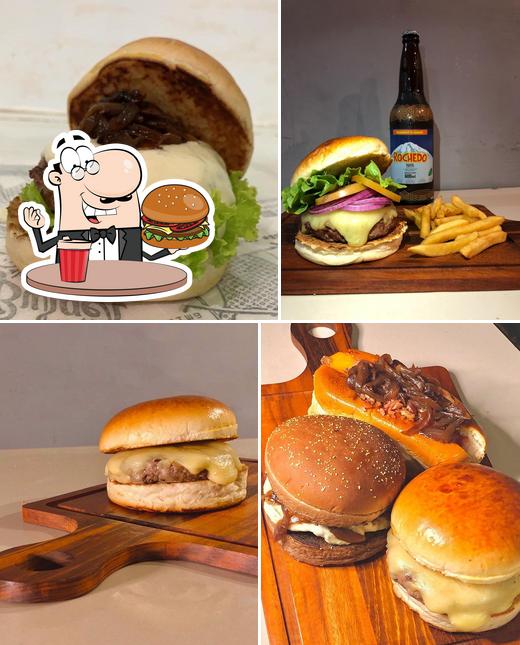 Deguste um dos hambúrgueres servidos no Rota97 Burger