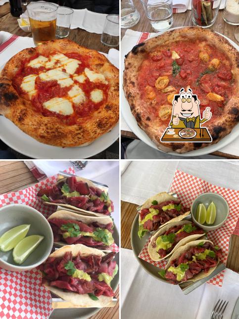 Bestellt diverse Arten von Pizza