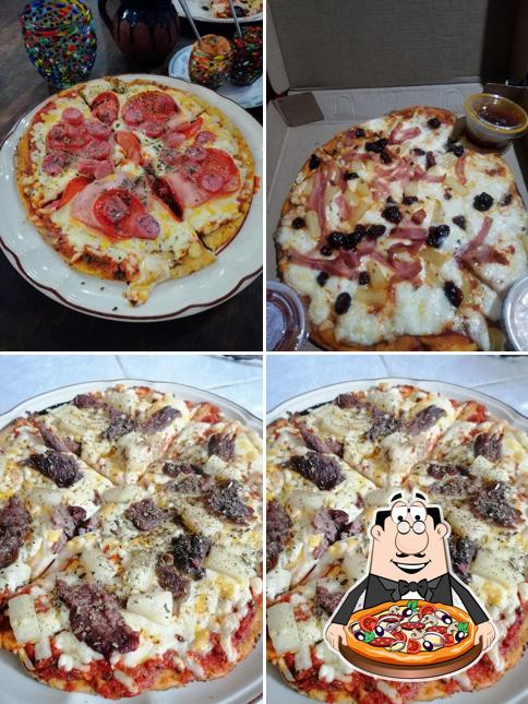 Try out pizza at La Casa de los Abuelos