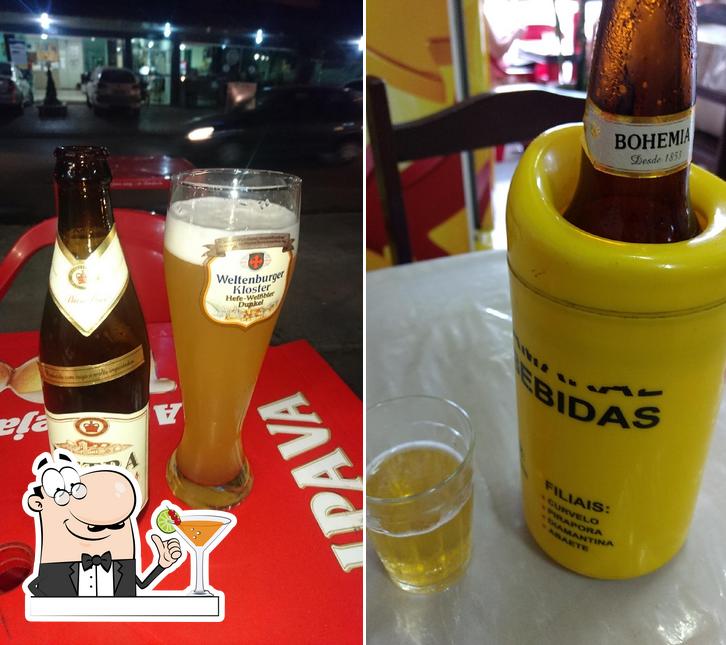 Tome uma bebida do menu