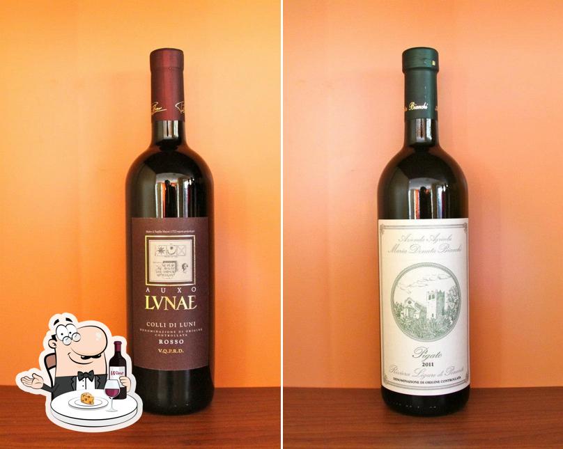 È gradevole godersi un bicchiere di vino a Caffe Del Borgo