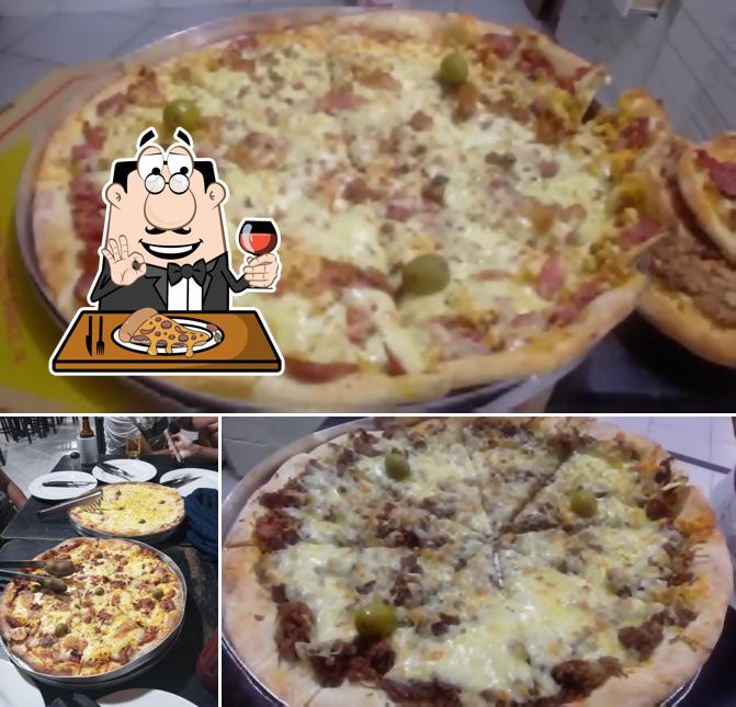 Escolha pizza no Pizzaria e Churrascaria Mendes