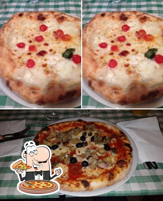 Probiert eine Pizza bei Pizzeria Piazza Degli Artisti