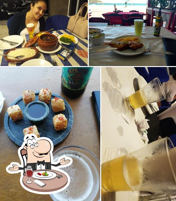 Esta é a foto mostrando mesa de jantar e bebida no Restaurante Farol do Forte