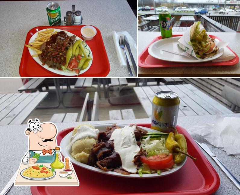 Еда в "Mac's Kebab & Gatukök"