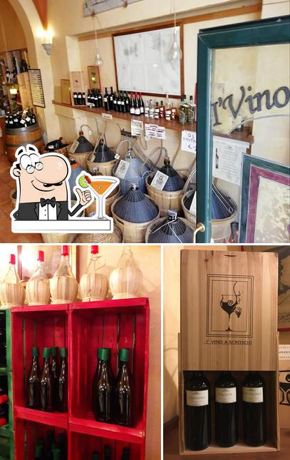 La foto della bevanda e esterno di I' Vino a Scroscio - Enoteca, vendita vini, distillati e prodotti tipici