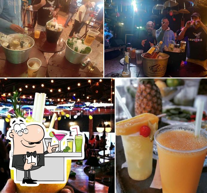 Confira a imagem ilustrando balcão de bar e bebida a Quintal Do Arruda Sta. Tereza