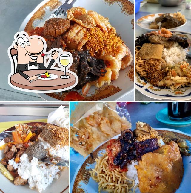 Food at Warung Kongde Mbak May