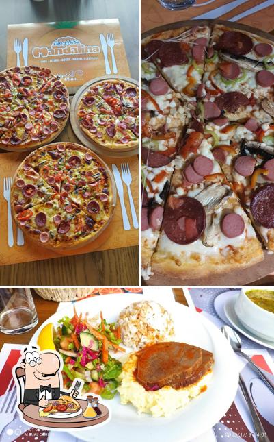 Pick pizza at Mandalina Cafe