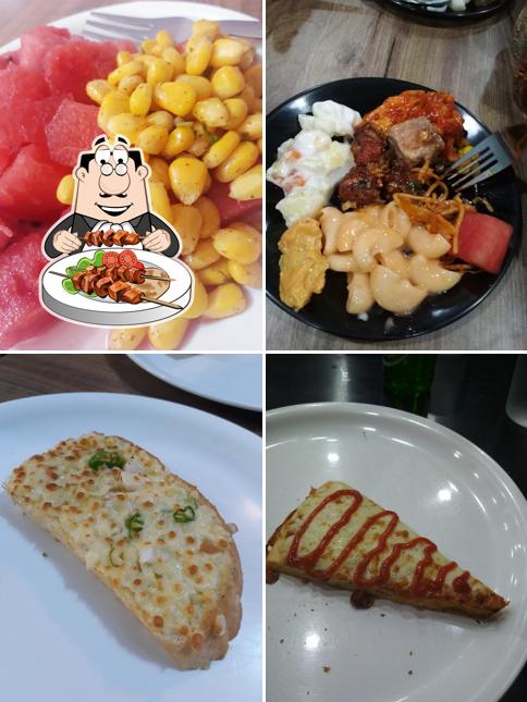 Food at Naples Pizza