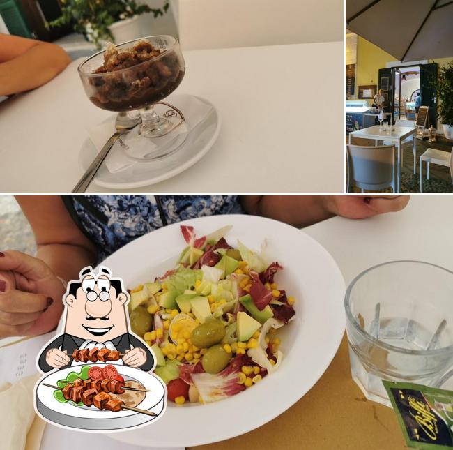 La cibo e interni del ristorante